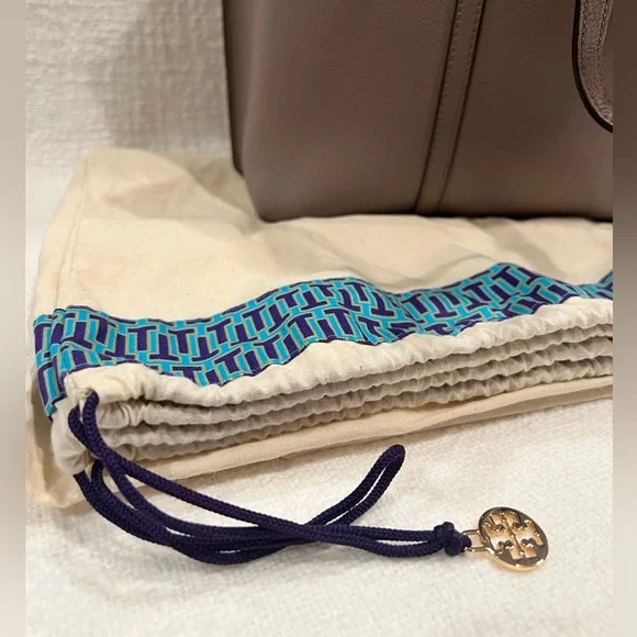 Tory Burch Perry Triple-compartment tote bag - Picture 7 of 14